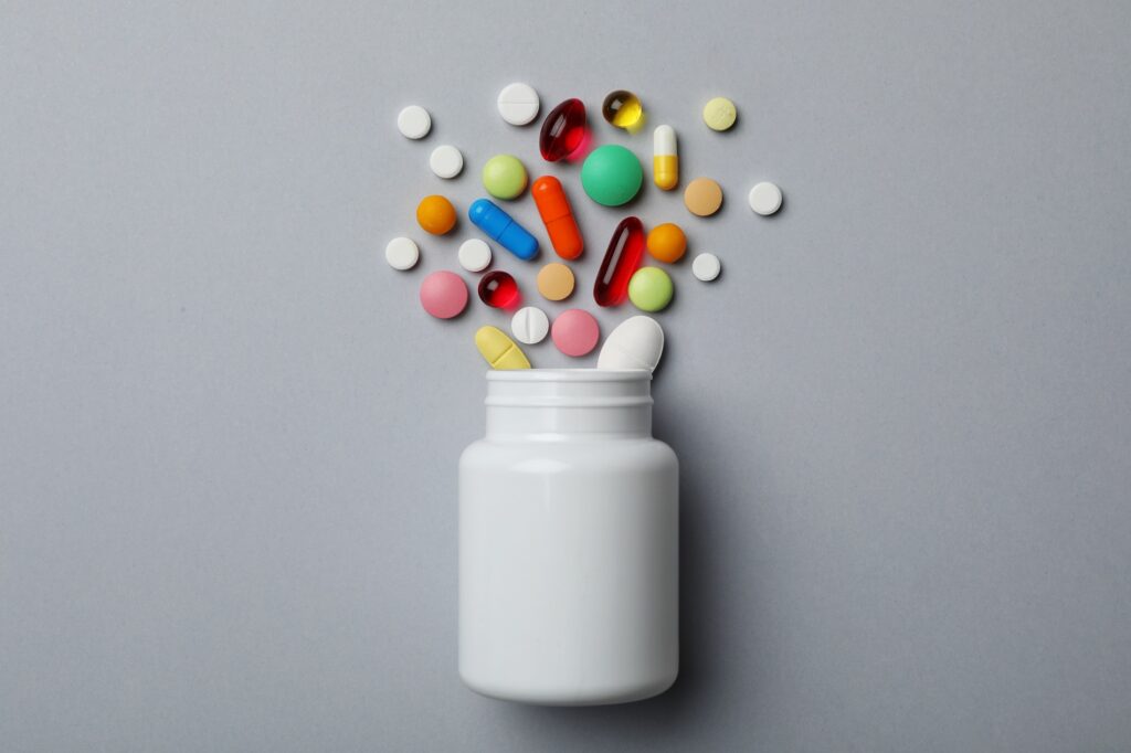 Tabletten aus einer Dose Nutropia Pharma